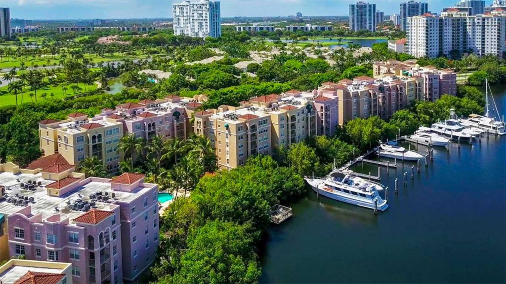 yacht club at aventura marina